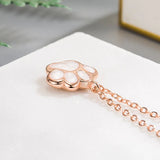 Náhrdelník s přívěskem tlapky – Symbolický zvířecí šperk pro ženy